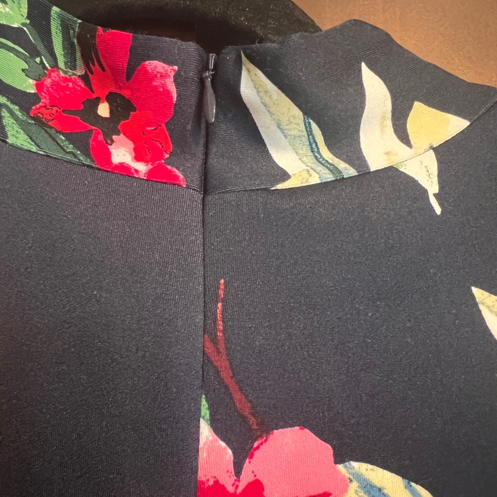 Vince Camuto shapely sheath. - Picture 3 of 3